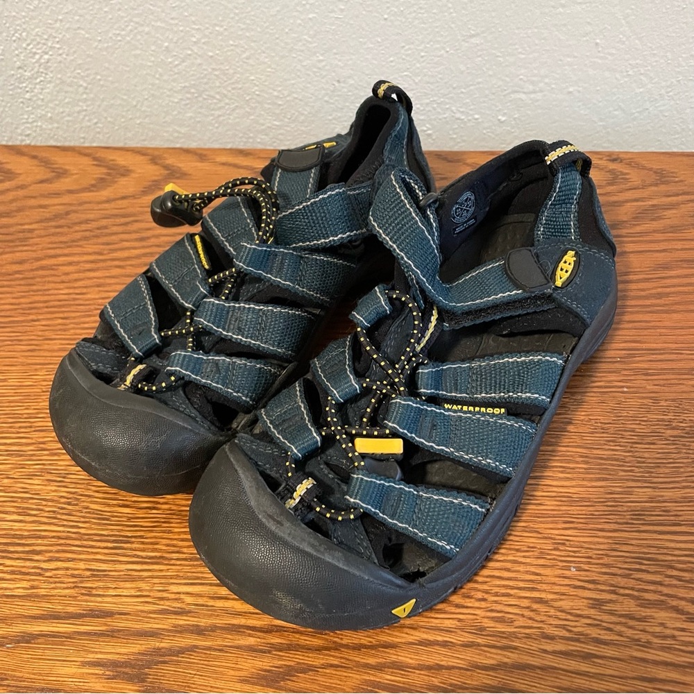 Keen Kids Navy Sandals with Yellow Highlights